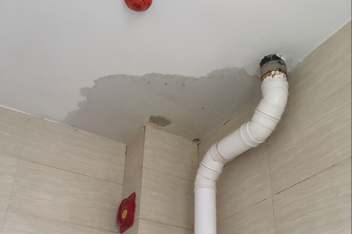 地板漏水怎么快速找出漏水的位置（房屋漏水怎么办最有效的方法）