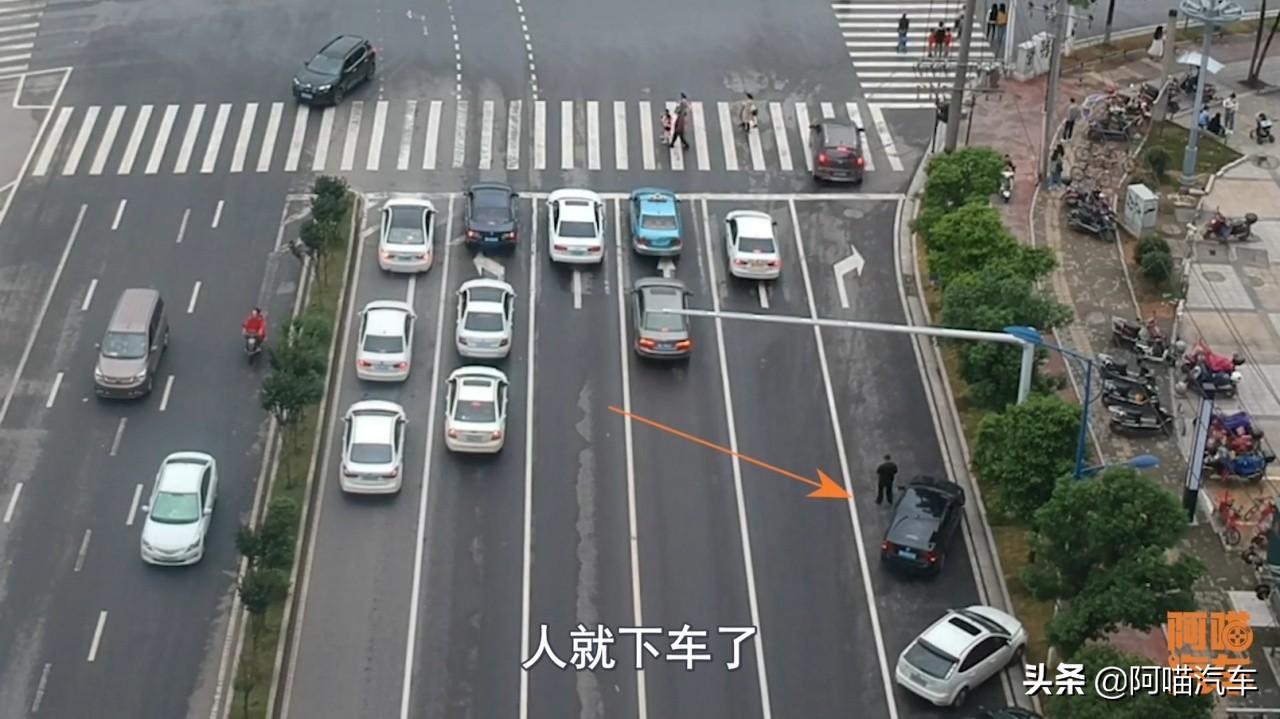 直行车道右转了会受罚吗（直行和右转合用车道受红灯限制吗）